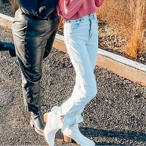 Abercrombie High Rise 90s Straight Jean – Size 25